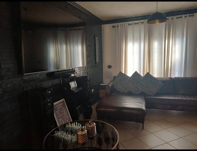 3 BEDROOM APARTMENT FOR SALE IN VELD EN VLEI